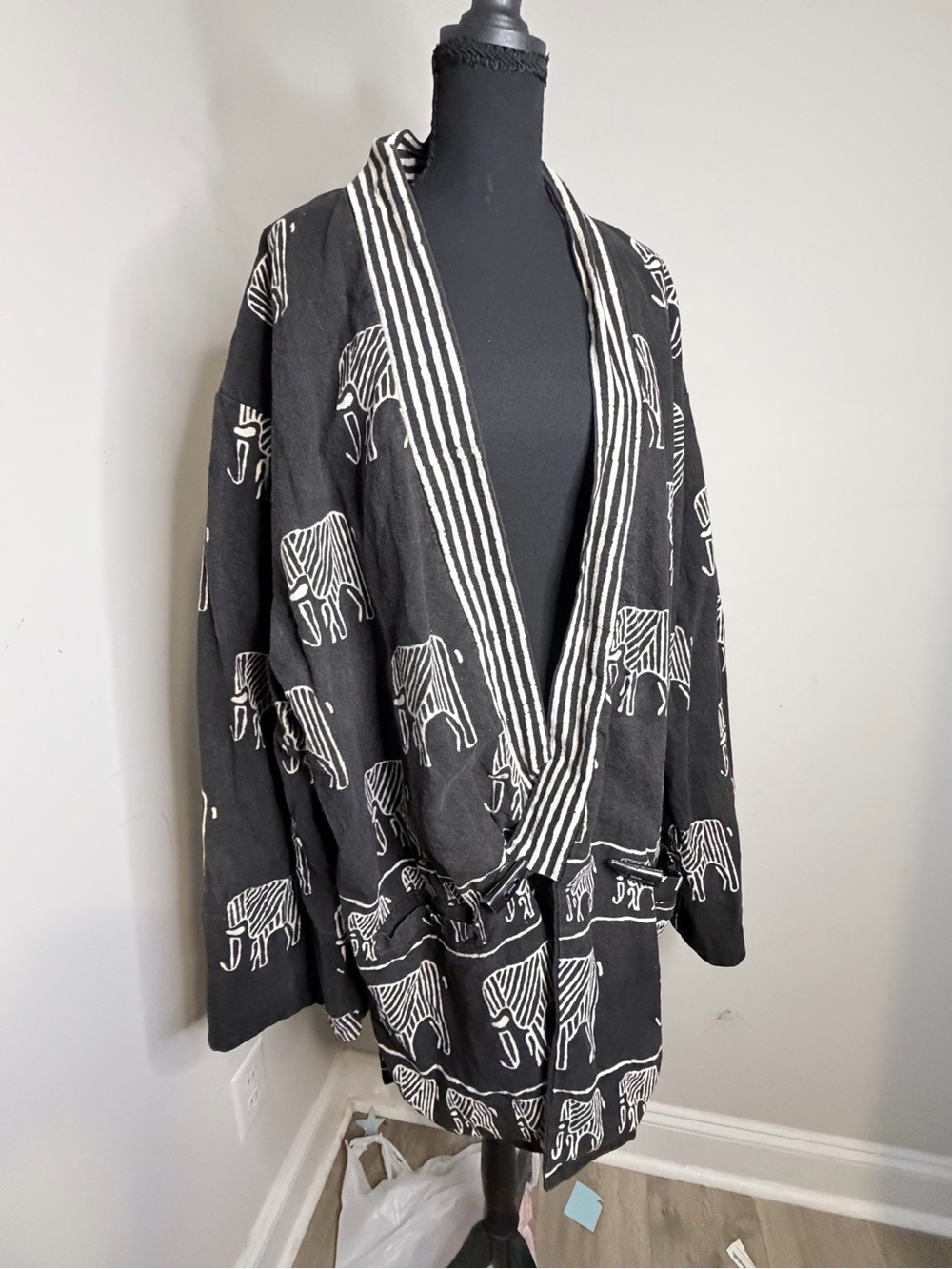 VTG Boho Mudcloth Robe Poncho Kimono Elephant Black Cotton Size XL
